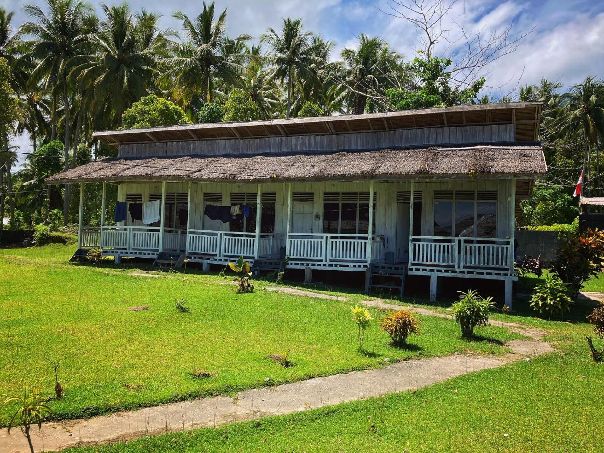 Pristine Paradise Dive Resort Una Una Pulau Unauna Exterior foto