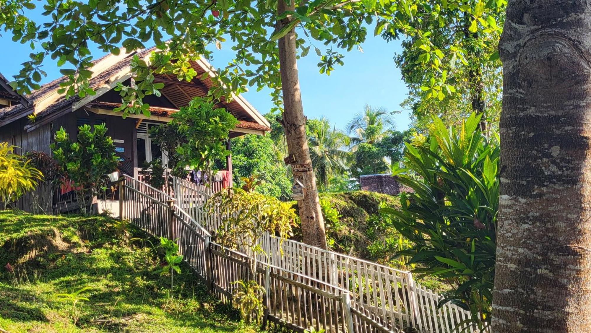 Pristine Paradise Dive Resort Una Una Pulau Unauna Exterior foto