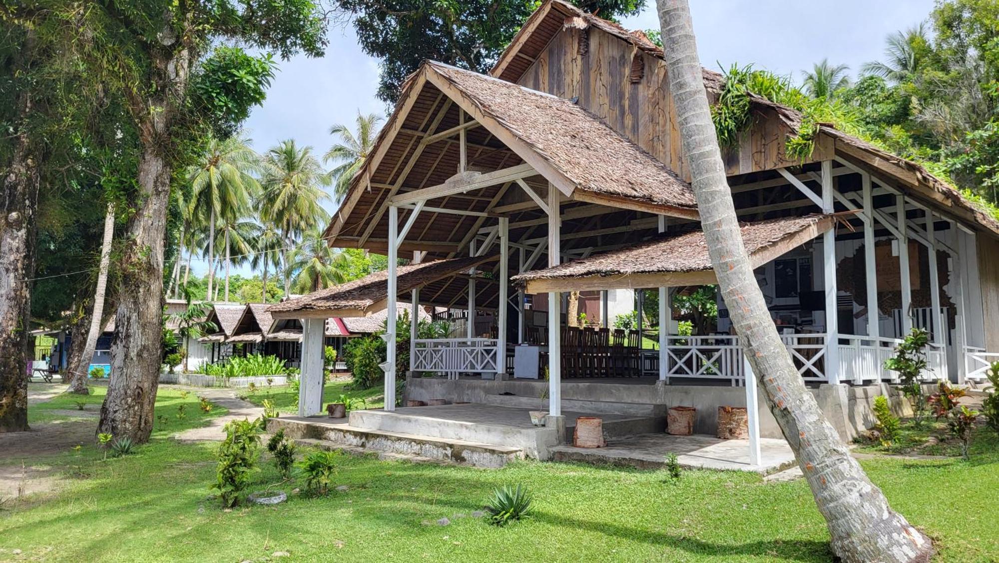 Pristine Paradise Dive Resort Una Una Pulau Unauna Exterior foto