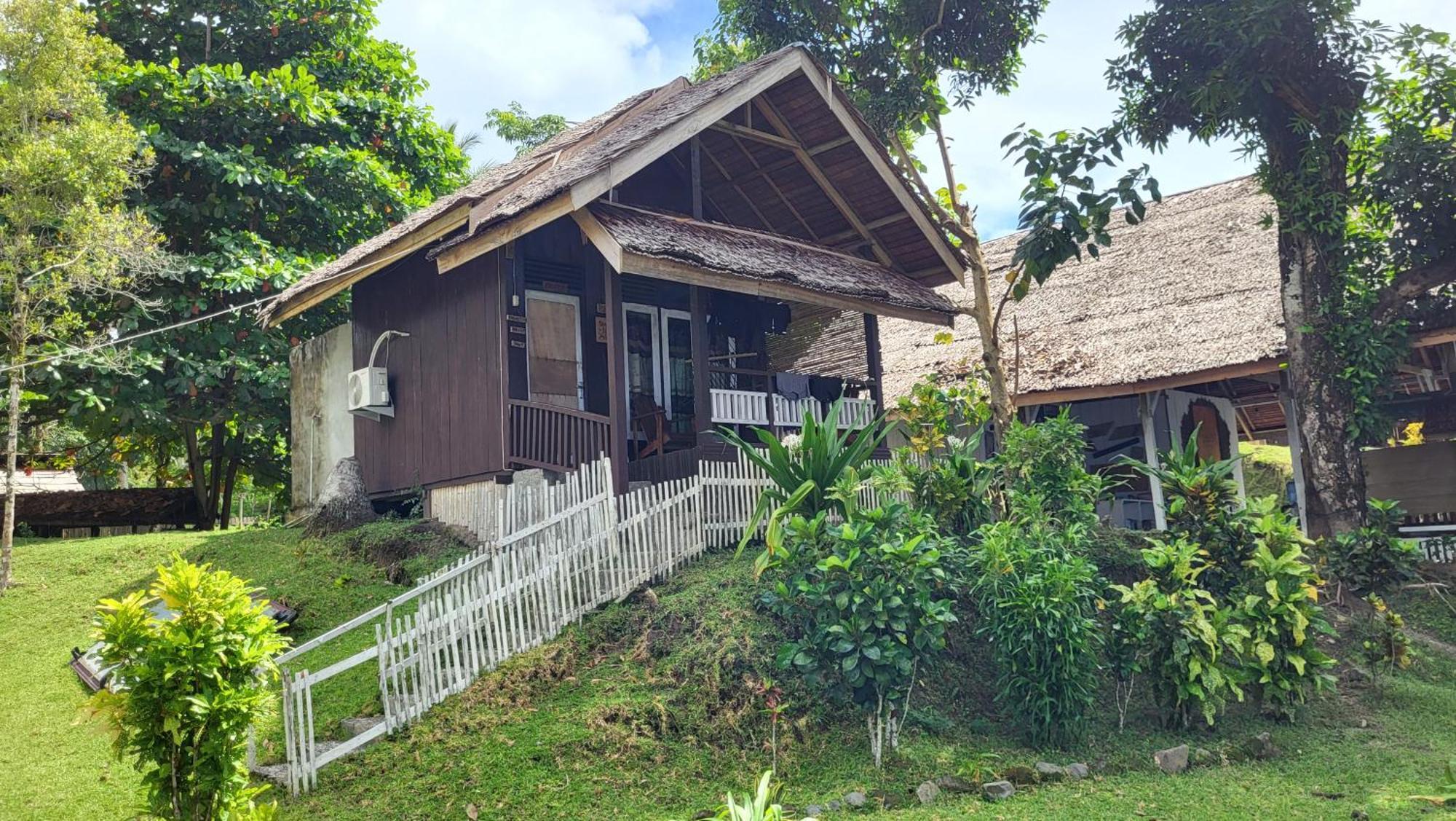 Pristine Paradise Dive Resort Una Una Pulau Unauna Exterior foto