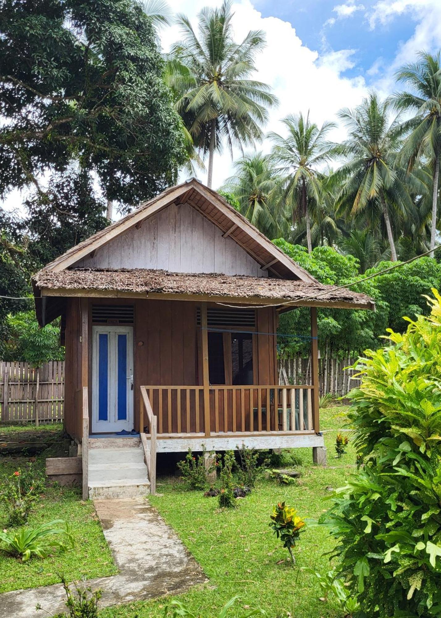Pristine Paradise Dive Resort Una Una Pulau Unauna Exterior foto